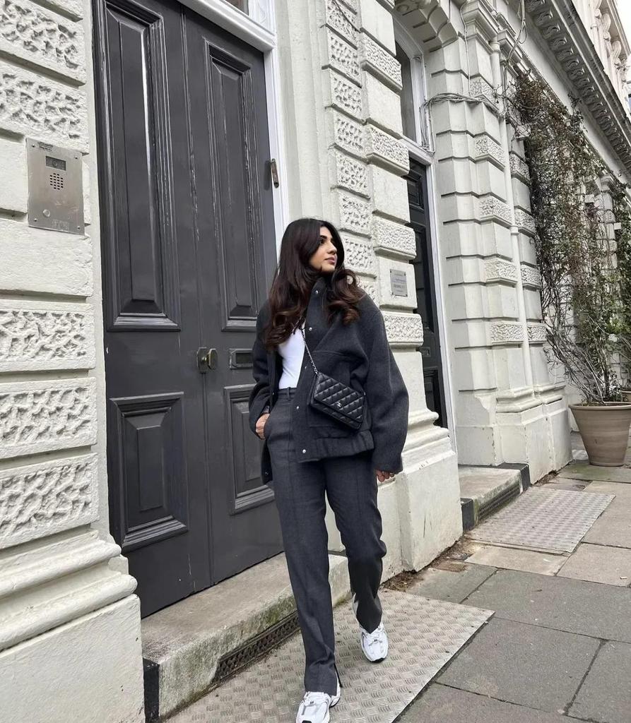 Женское осенне-зимнее однотонное пальто с воротником-стойкой и длинными рукавами, с двумя большими накладными карманами