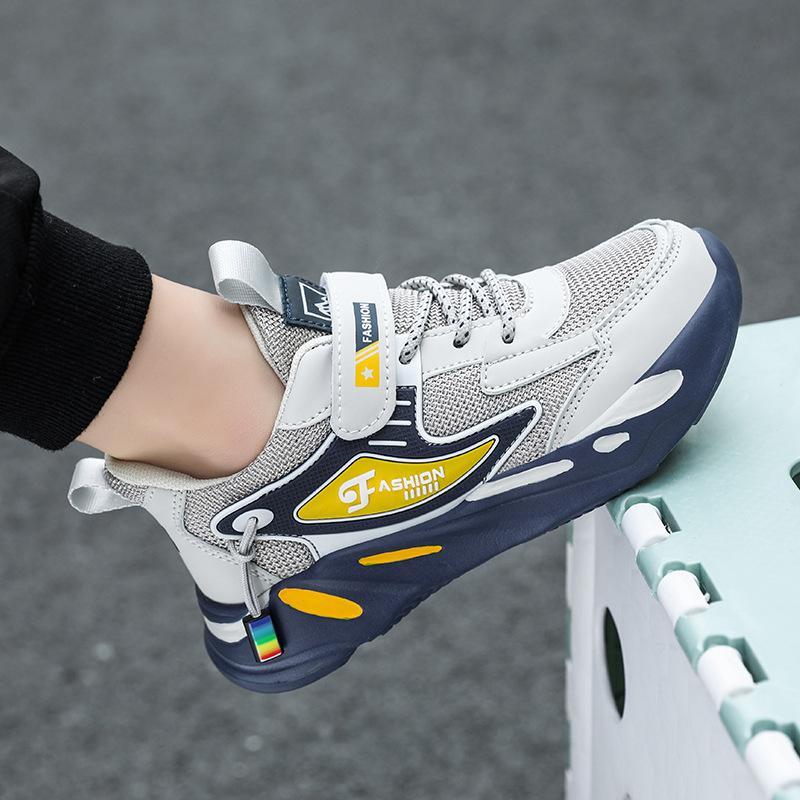 Обувь для мальчиков 2025 осень новая двойная сетка кожаная поверхность дышащая полая детская спортивная обувь для мальчиков среднего и старшего возраста кроссовки для бега