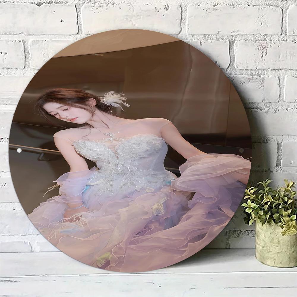 Round Metal Tin Sign Huasuihua Celebrity Princess Dress Art Print Retro Wall Decor for Home Bar Living Room