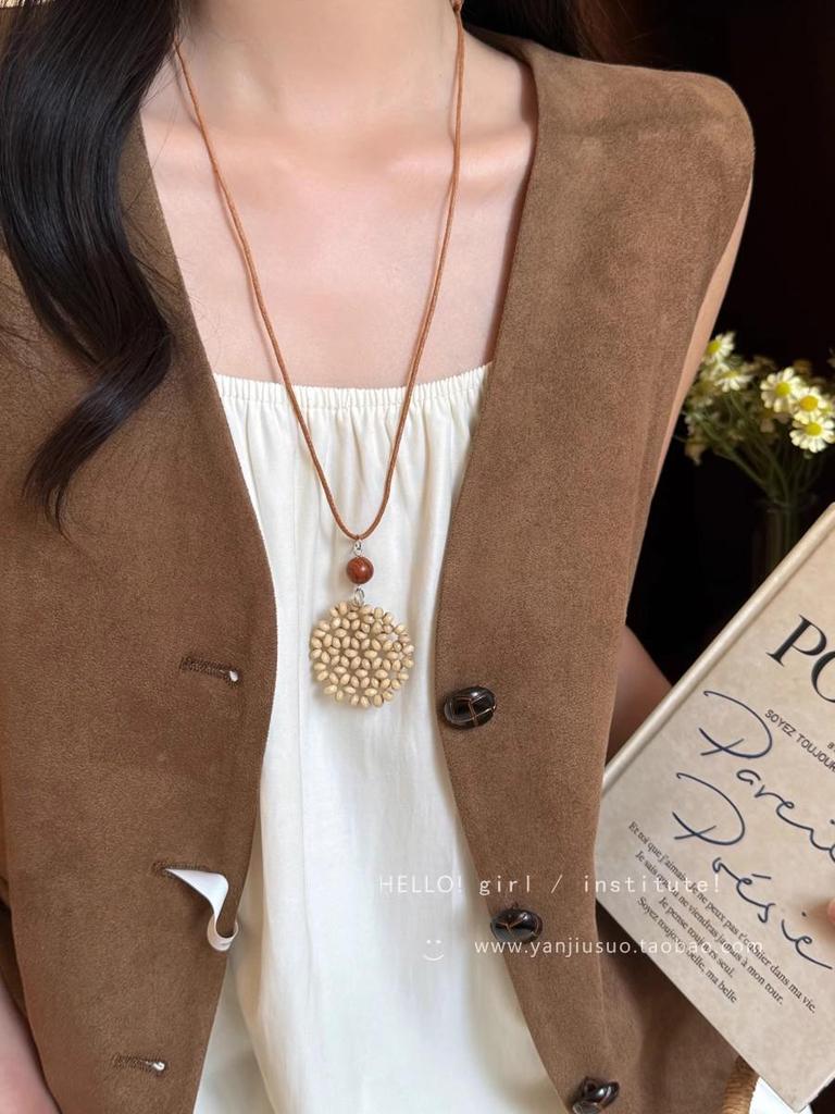Retro Chinese Tassel Necklace: Unique Ethnic Style Women's High-End Clavicle Chain.