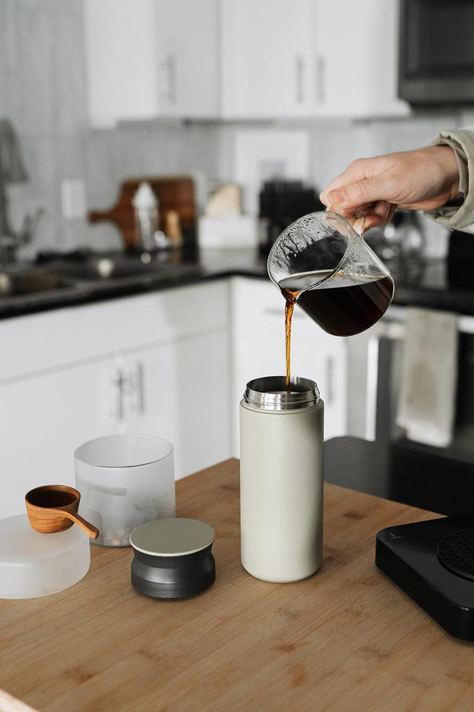 Kinto Дорожный стакан 500 мл песочно-бежевый вакуумный двойной структурный эффект 20949 тепло/холод