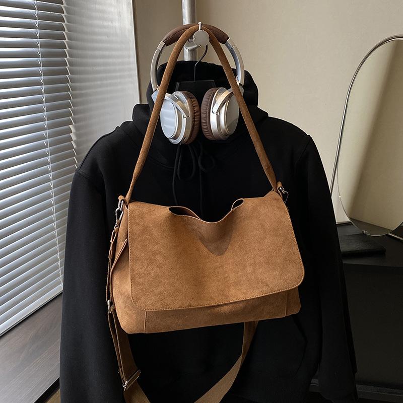 Ретро матовая сумка большой вместимости женская 2025 новая модная дорожная сумка через плечо, сумка-мессенджер для выхода, портативная сумка-тоут