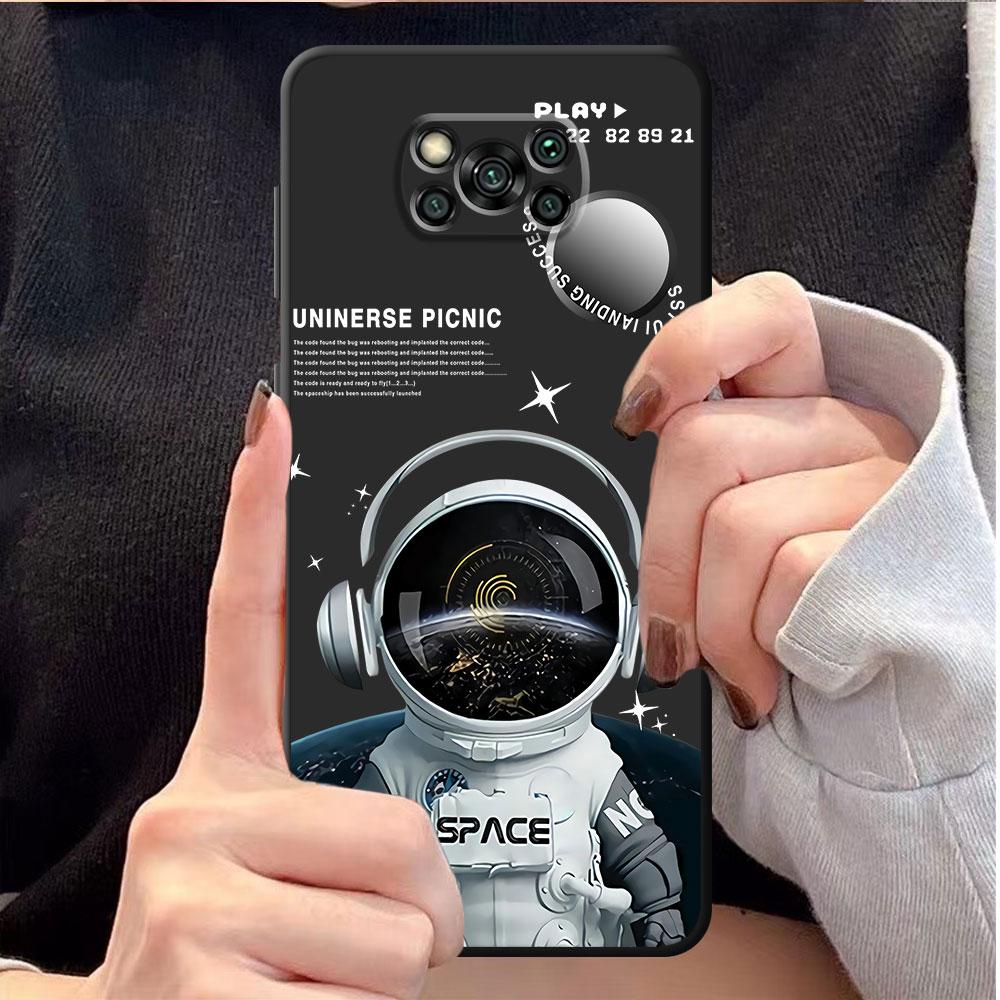 Милый чехол для телефона с астронавтом для Xiaomi Poco F4 C40 X4 F3 GT M4 5G M3 F1 X3 NFC X3 Pro M3 Pro X3 GT X4 NFC F3 GT TPU мягкий черный
