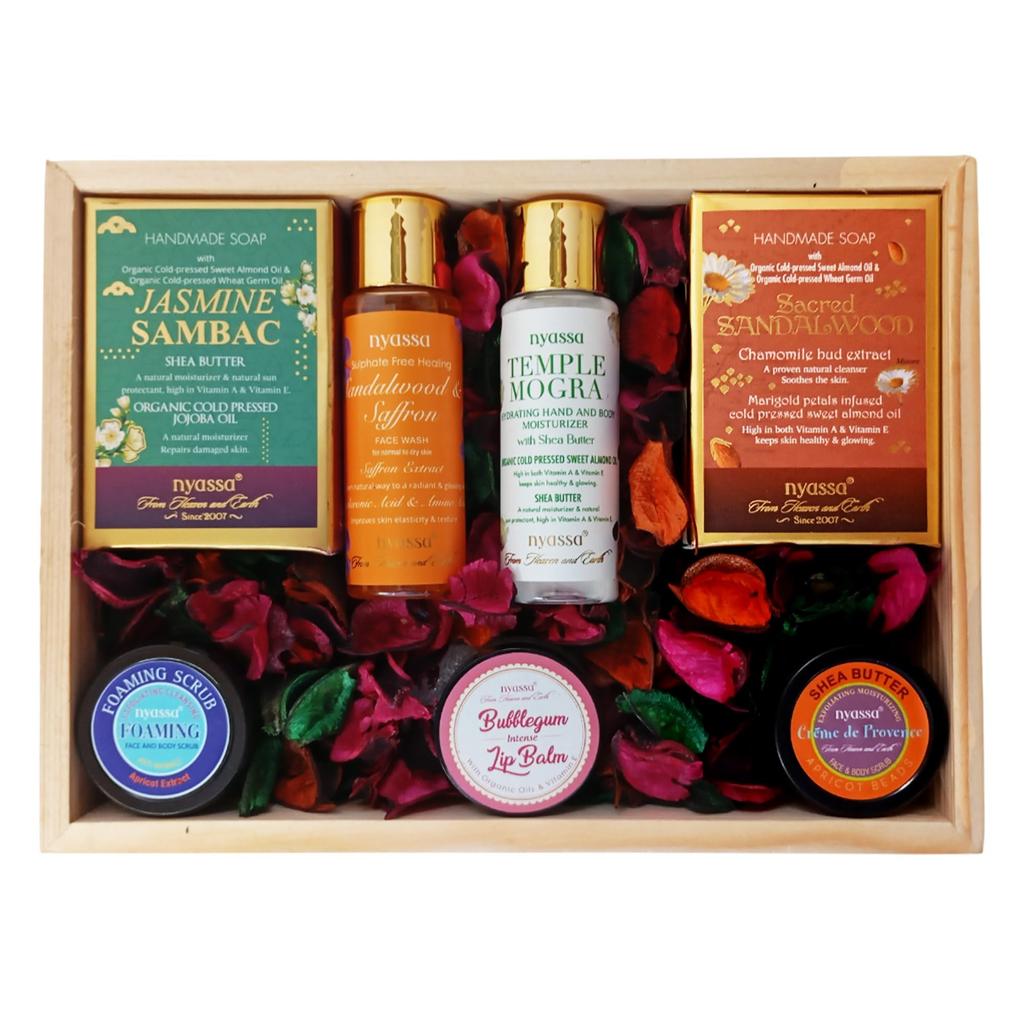 NYASSA Премиальный Набор для Ванны и Тела Деревянный Подарочный Набор для Женщин и Мужчин | Роскошный Набор для Ухода за Ванной и Телом, чтобы Побаловать Ваших Близких | Идеально для Каждого Праздника
