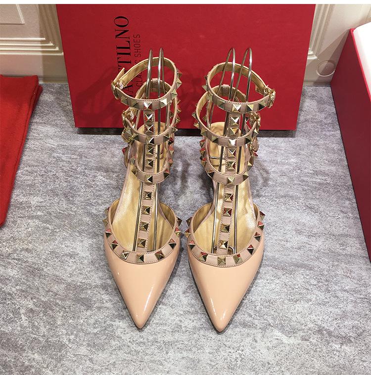 В том же стиле, что и Star. Женские босоножки на низком каблуке с заклепками. Классические туфли с острым носком на высоком каблуке. Модные туфли-лодочки. Удобная повседневная женская обувь.