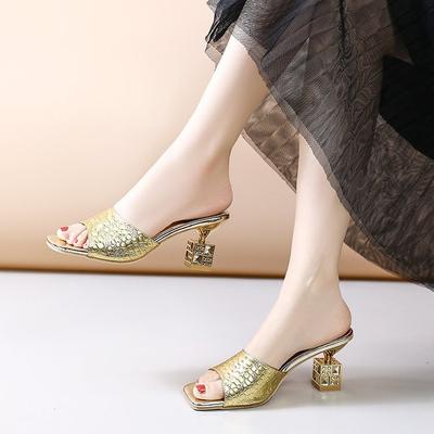 Однословные тапочки летние сандалии новинка 2025 высокие каблуки мода уличная одежда нишевые спиральные тапочки французский темперамент шлепанцы