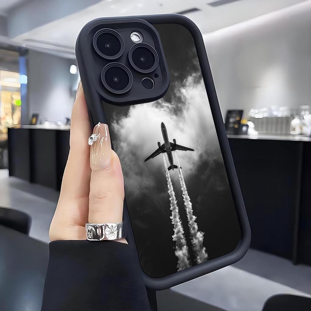 Черный кейс с желобками для iPhone 14/15/16/17 Pro Max