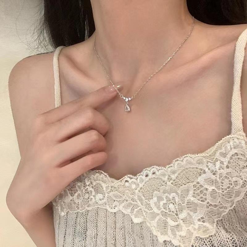 Ожерелье с каплями воды Женское легкое роскошное нишевое дизайнерское чувство темперамента Повседневная цепочка для ключей на работу