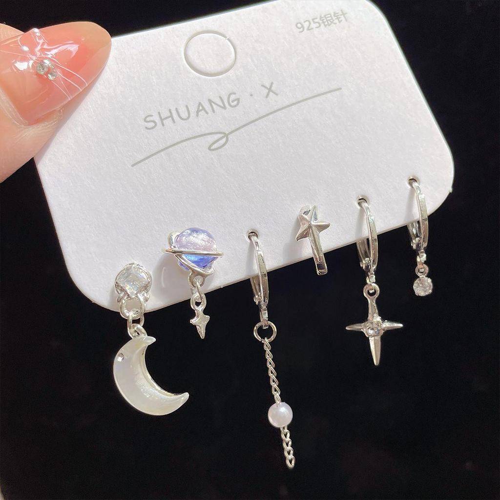 «Комплект серег «Летняя звезда и луна»: Необычный дизайн с серебряной иглой – мило и стильно для ношения на все случаи жизни.