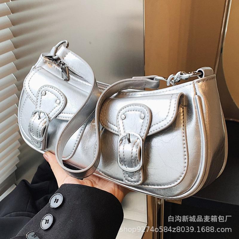 Retro Foreign Shoulder Women's Bag 2025 New Popular Niche Design Hand Carry Fashion Baguette Bag Korean Version Armpit Bag