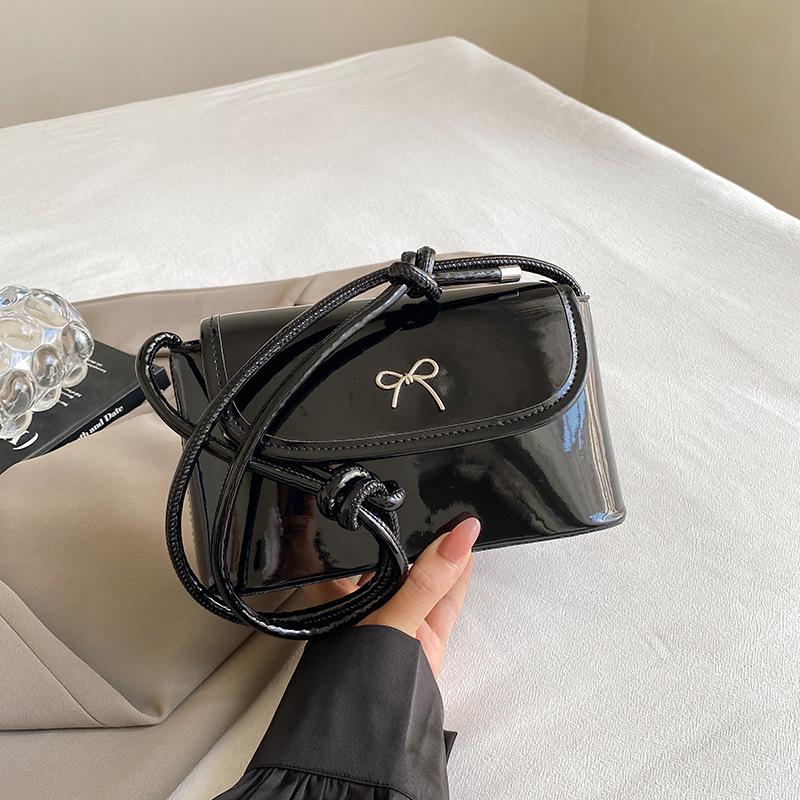 Fashionable Ladies' Beautiful Bags PU Leather Handbag Sweet Cute Leather Bags Casual Commuter Female Underarm Handbags