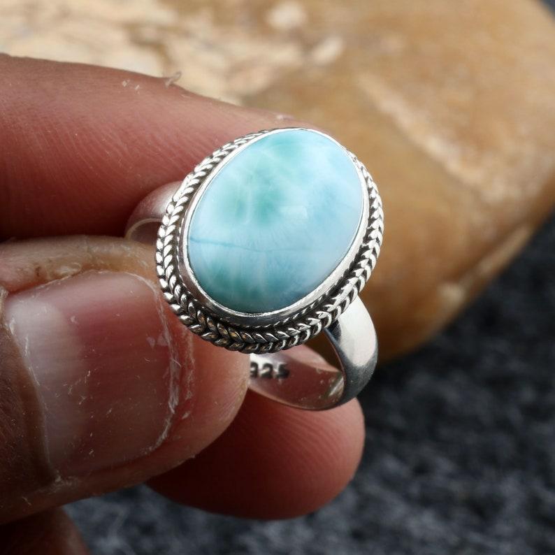 Кольцо с натуральным драгоценным камнем ларимар, серебряное кольцо 925 пробы, дизайнерское кольцо ручной работы, эффектное кольцо, овальное кольцо, кольцо унисекс, кольцо для праздничной одежды