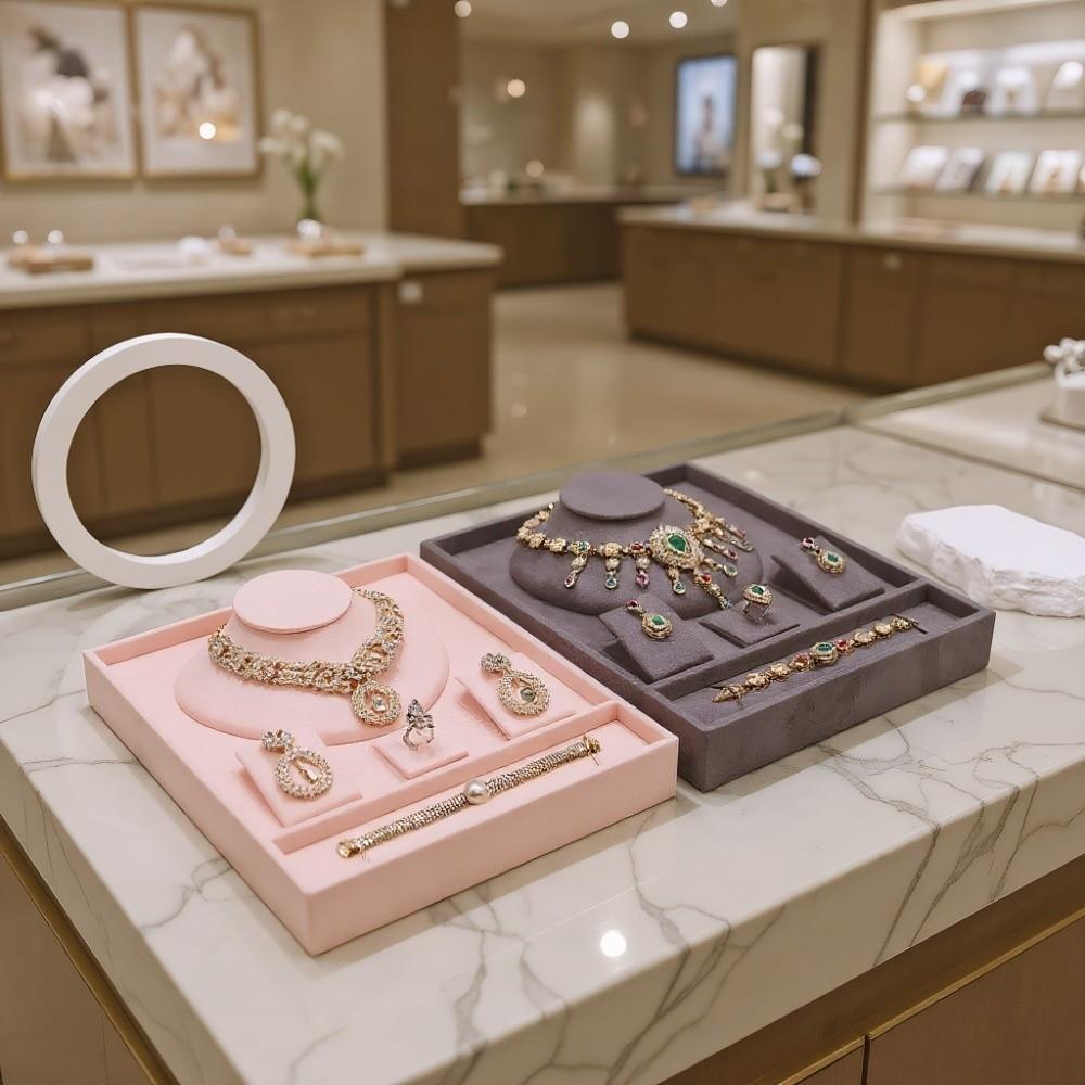 Бархатный лоток для украшений с текстурированными отделениями Стенд для демонстрации наборов украшений Ожерелья