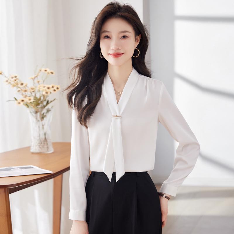 Весна 2024 Женская блузка из струящегося атласа с воротником-стойкой и завязками - Свободный крой, Профессиональный OL-дизайн