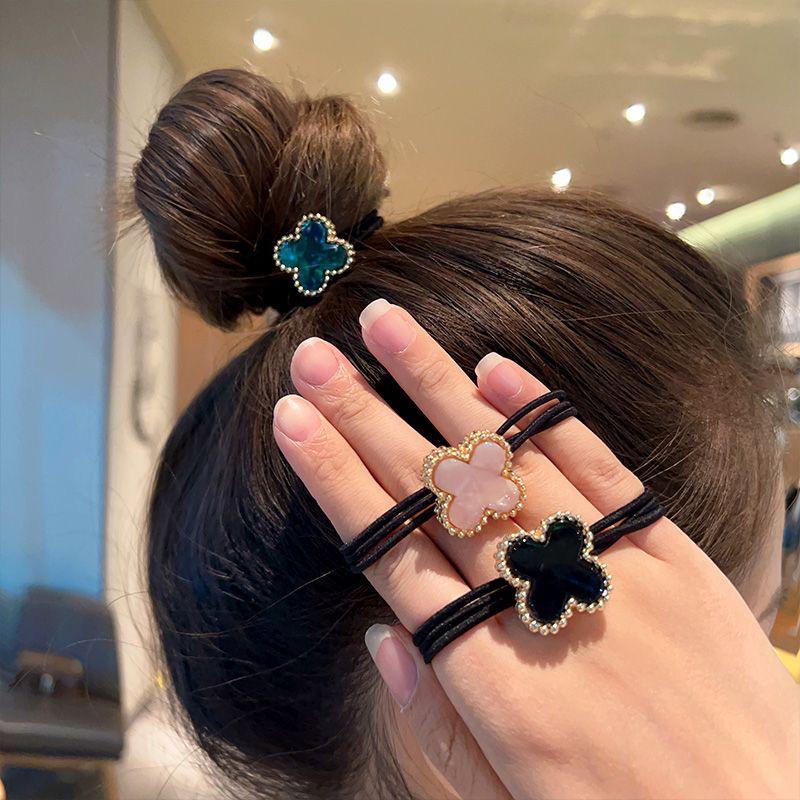 High-End Autumn & Winter Four-Leaf Clover Hair Band for Women - Simple & Elegant