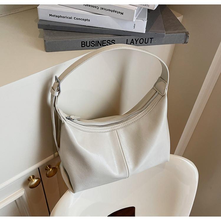 IELGY Work Commuter Large-Capacity Dumpling Bag Fashion Casual One-Shoulder Underarm Bag