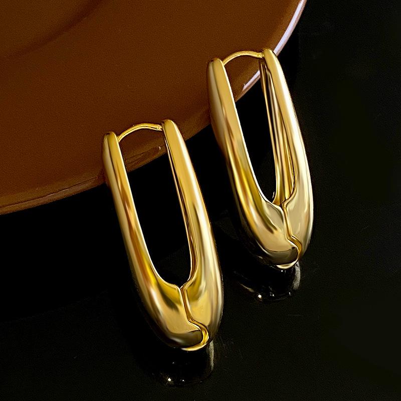 Увеличенные круглые серьги: Уникальный европейский и американский металл, блестящая мода высокого класса для женщин.