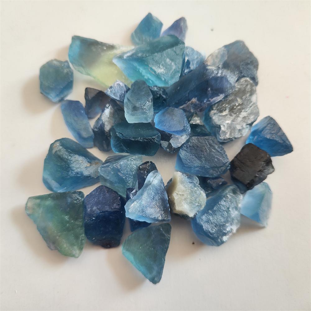 Натуральный синий флюоритовый камень, лечебная кварцевая руда, минеральный энергетический камень, флюоритовый орнамент, грубый кристалл, лечебные камни