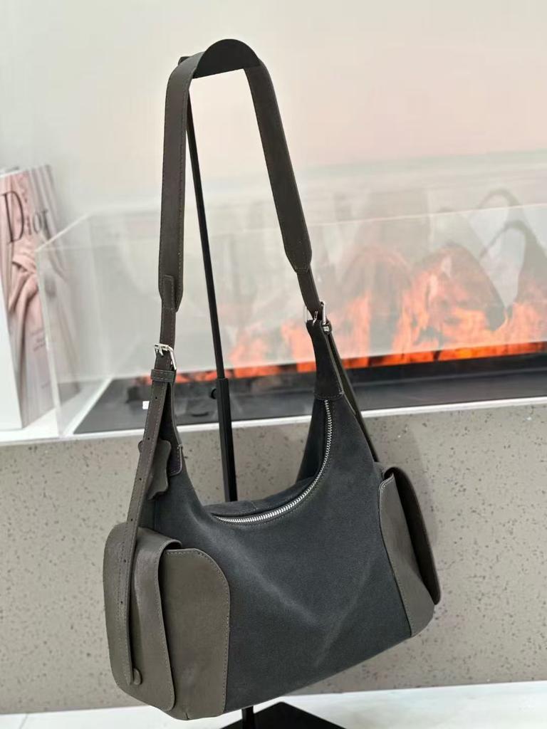 2025 Early New High-quality One-shoulder Cross-body Hobo Star Matching All-matching Fashionable Multi-pocket Motorcycle Bag
