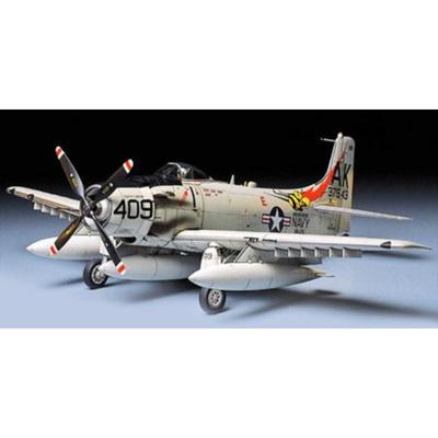 Tamiya Серия «Шедевр» Skyraider ВМС США 1/48