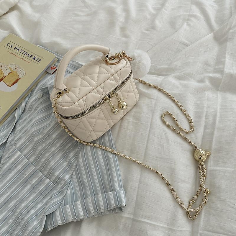 Портативная маленькая квадратная сумка, женская летняя сумка 2023, новая модная модная сумка с ромбовидной цепочкой, универсальная сумка-мессенджер с нишевой текстурой