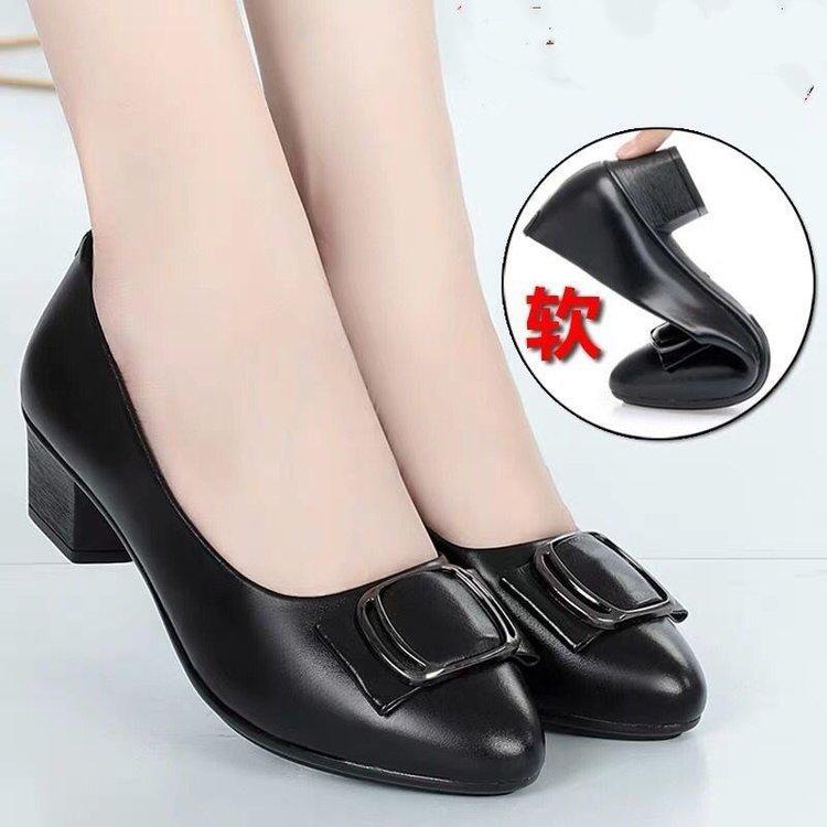 2025 Spring New Middle-aged and Elderly Soft-soled Comfortable Mother Work Shoes Women's Leather Shoes Black Low-heeled Single Shoes