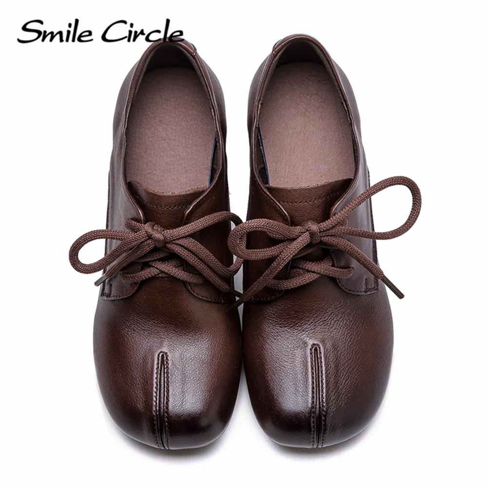 Женская обувь из натуральной кожи со шнуровкой и круглым носком на высоком каблуке. Удобная модная повседневная обувь.