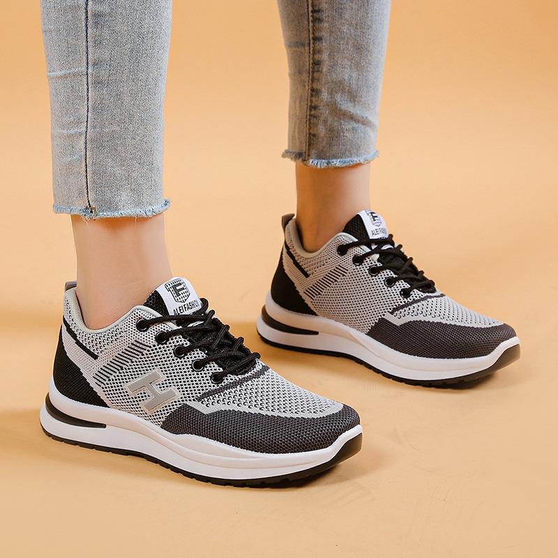 Женские повседневные спортивные кроссовки на шнуровке, нескользящие кроссовки с мягкой подошвой для бега, кроссовки из летящей сетки, кроссовки для папы