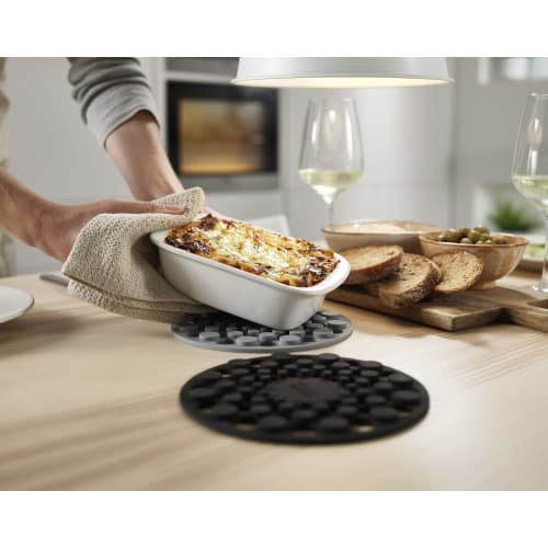 Joseph Joseph Spot-On Silicone Trivets, Set of 2, Heat-Resistant (220C), Dishwasher-Safe, Scratch-Resistant, Stain-Resistant, Stackable for Table/Cou