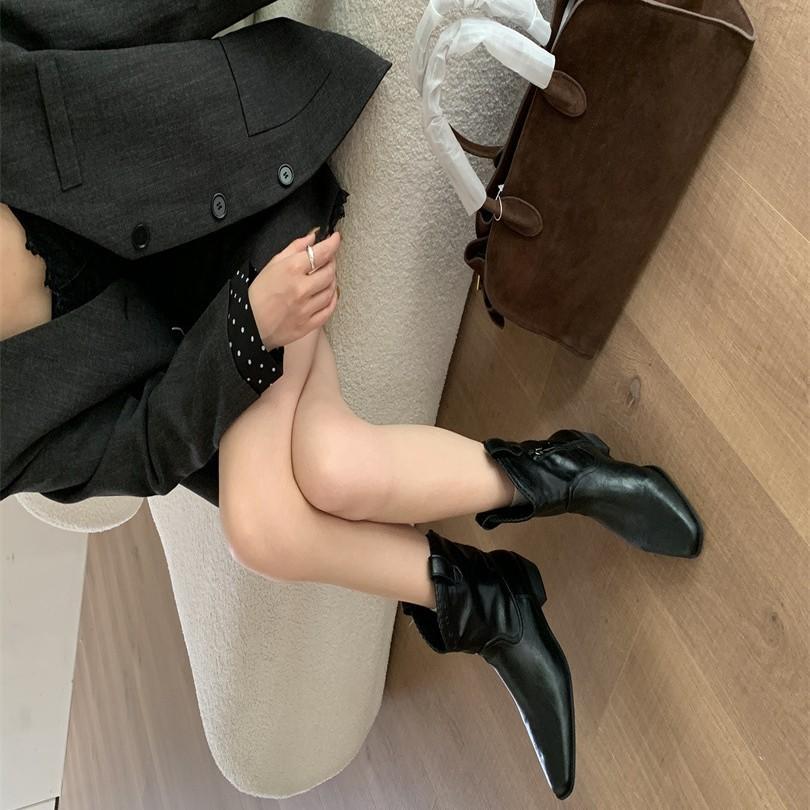 Boots Winter 2025 new pointed V-mouth western boots French retro leather stacked short boots