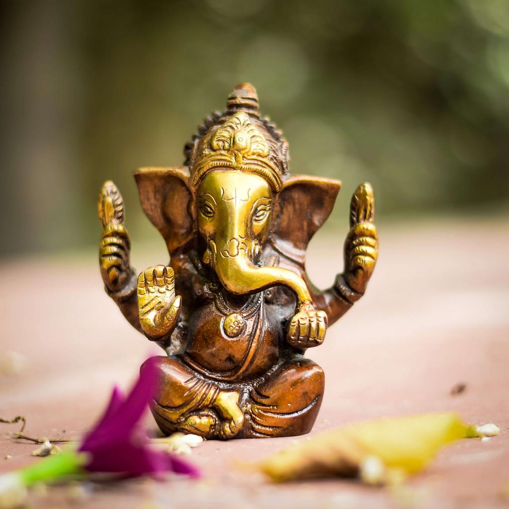 Яркая статуэтка сидящего Ганеши, Bright Sitting Ganesha Statue, Handmade