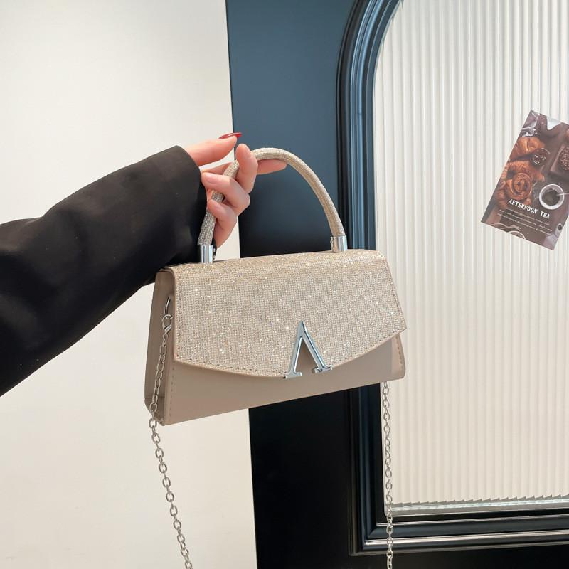 Letter V Fashionable Decoration With Glossy Material Women Chain Crossbody Bag