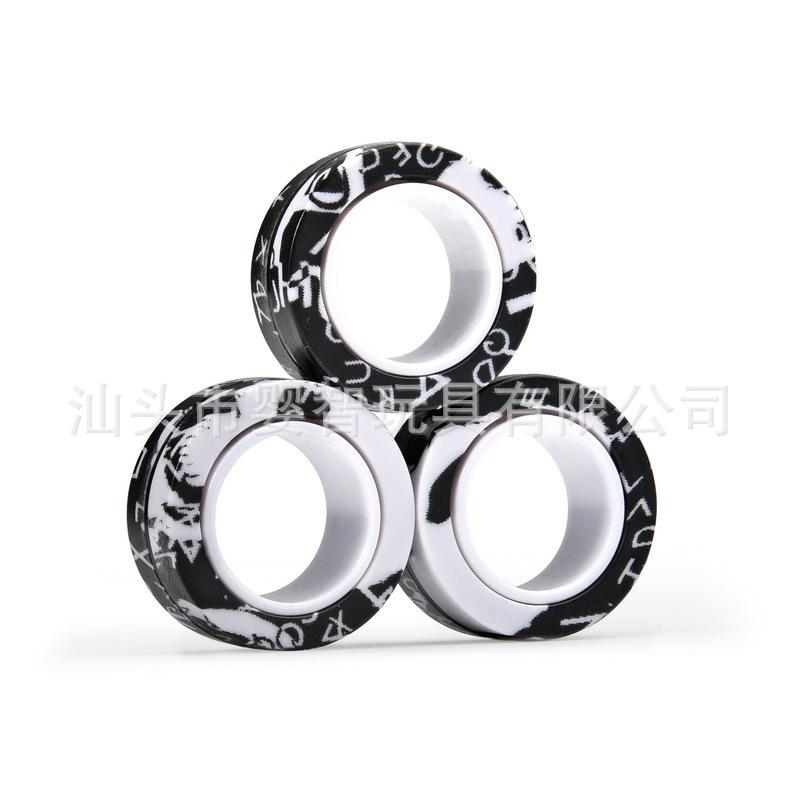 Браслет-кольцо на магните цвета хаки с граффити и спиннер для пальца