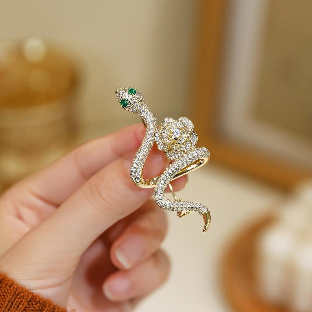 Minimalist Rhinestone Collar Pins Animal Snake Lapel Pin Temperament Zodiac Snake Brooch Party