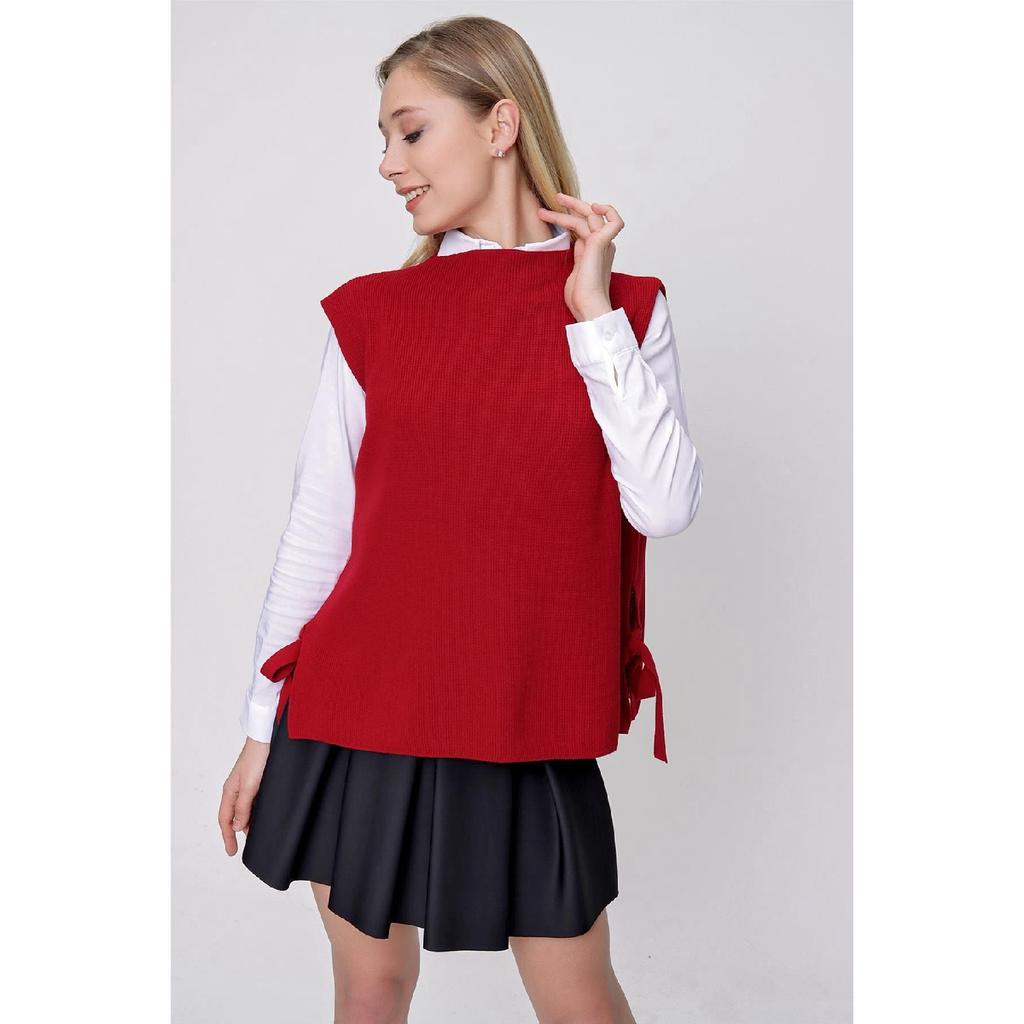 Женский трикотажный свитер с завязками сбоку красный 22wk252