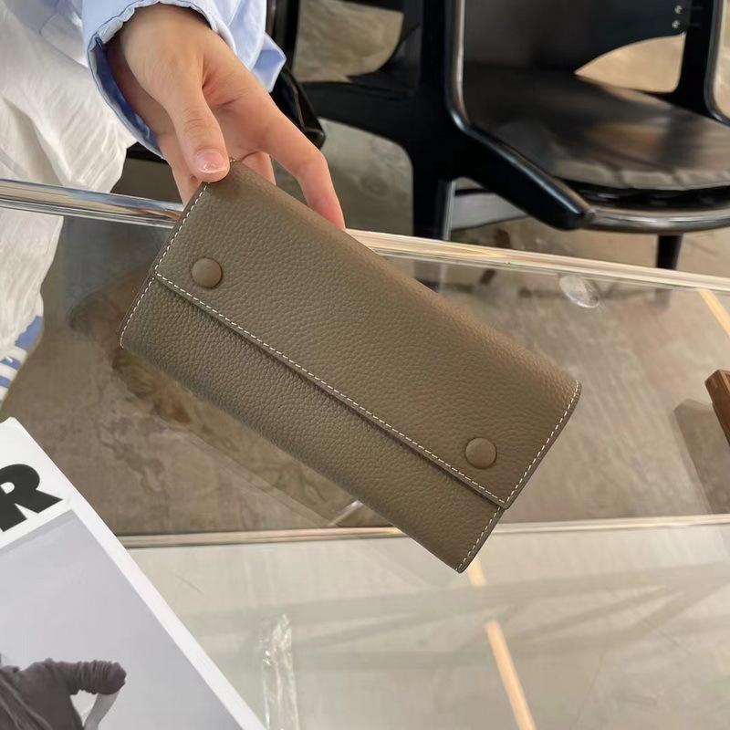 Новый женский кошелек из натуральной кожи с удлиненным дизайном и тройными заклепками контрастных цветов внутри. Трансграничный кошелек