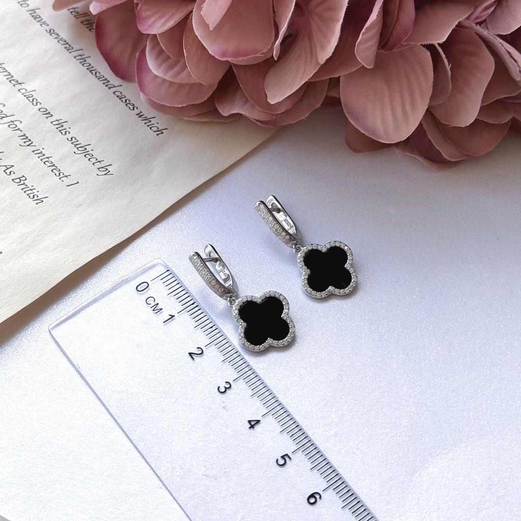 Серебряные серьги с натуральным ониксом, фианитами (60001997)