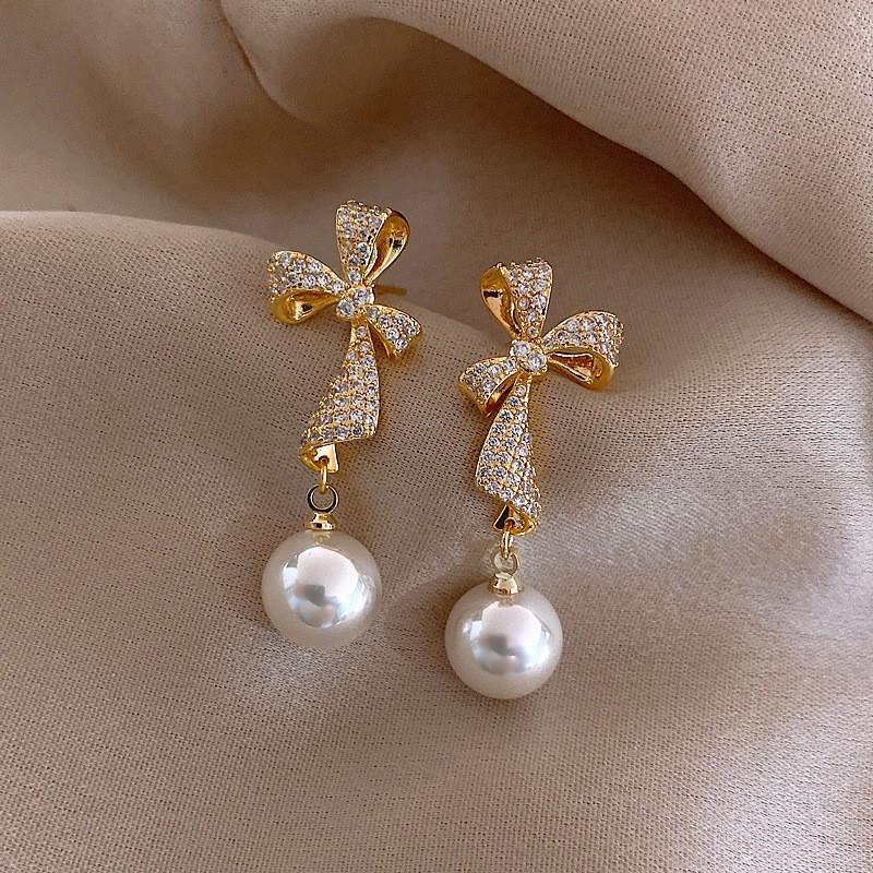 Silver needle light luxury Spice Girl pearl stud earrings temperament retro super flash earrings women's fashion high sense personalized earrings