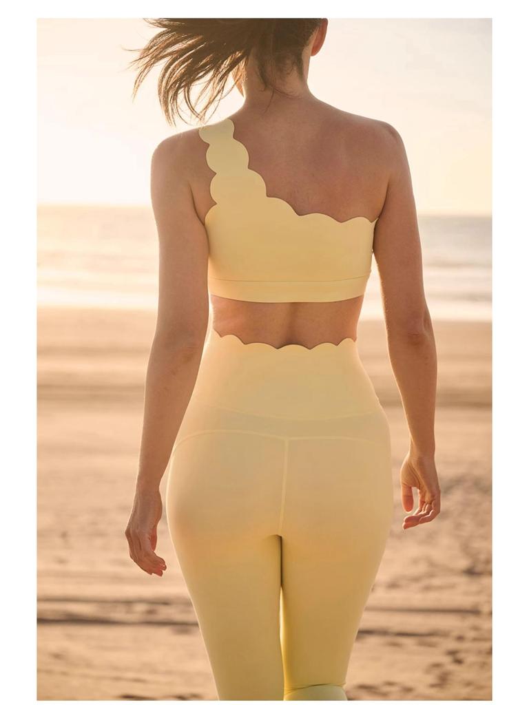 Ударопрочный спортивный бюстгальтер средней поддержки со съемными чашками - Дизайн без спинки для более стройного вида груди