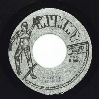 7-дюймовая пластинка SIL BELL / MERCENARIES - Tease Me / Версия none Mummy 1978 Ямайка Регги, Ска и Даб