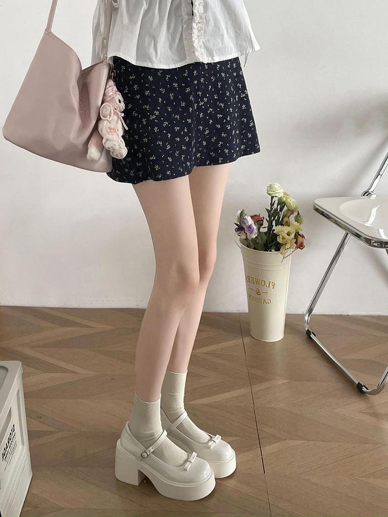 2025 new with skirt shallow mouth Mary Jane women's shoes retro French thick heel thick sole black small leather shoes women's summer