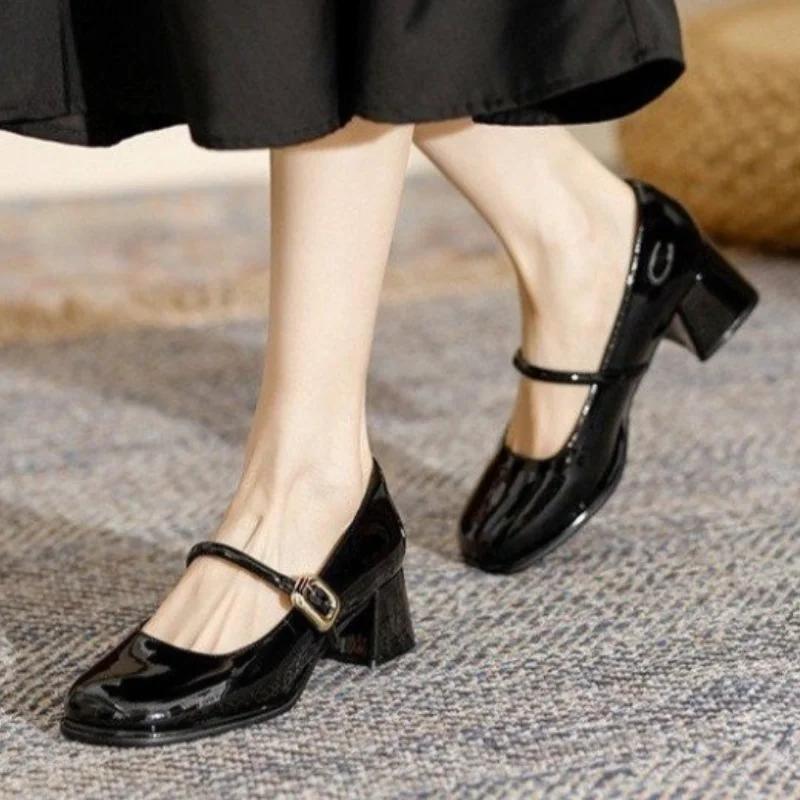 Новинка - высококачественные однотонные глянцевые женские туфли на каблуке с толстым квадратным носком и средним каблуком