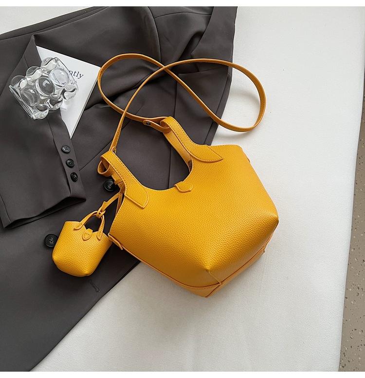 2025 New Spring and Summer Women's Bucket Bag Versatile Classic Vegetable Basket Premium Texture Niche Women's Bag Handbag Bag