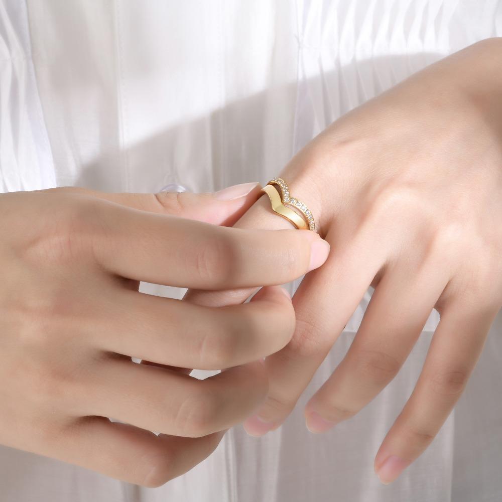 Кольцо из нержавеющей стали V-образной формы с цирконом, с золотым покрытием, элегантное украшение для женщин, модный аксессуар
