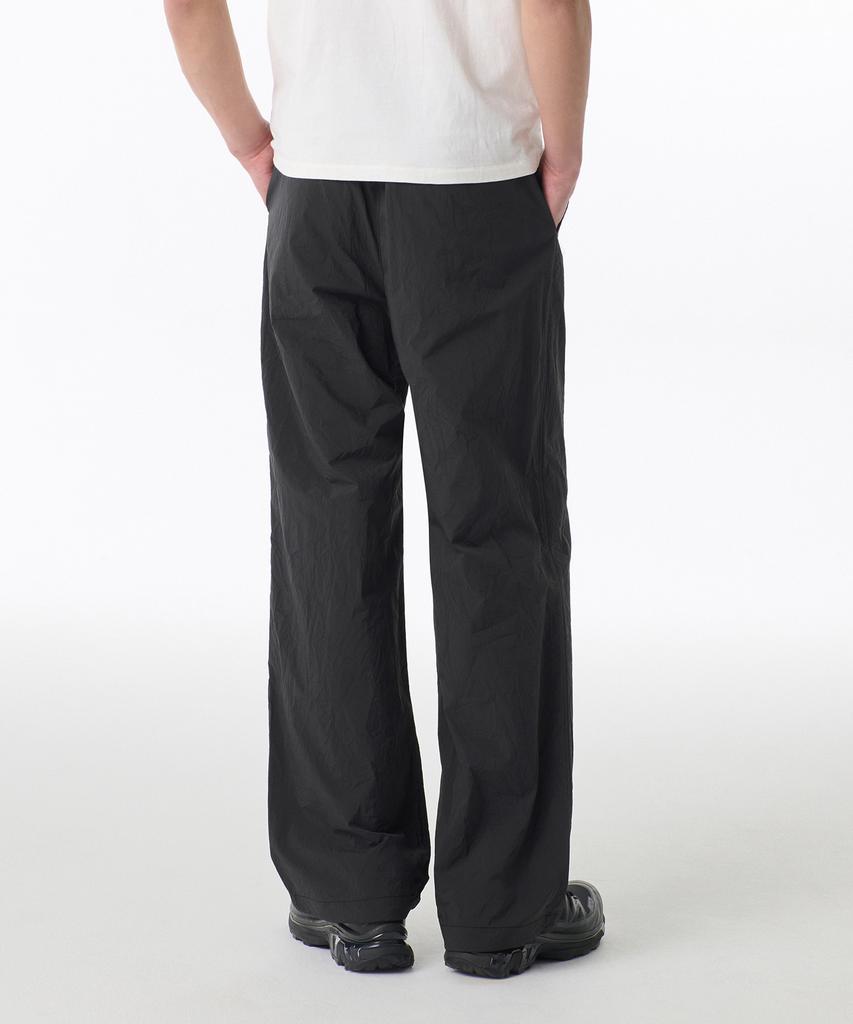 MUSINSA STANDARD Nylon Crease One-Tuck Wide Elastic Pants [Black]