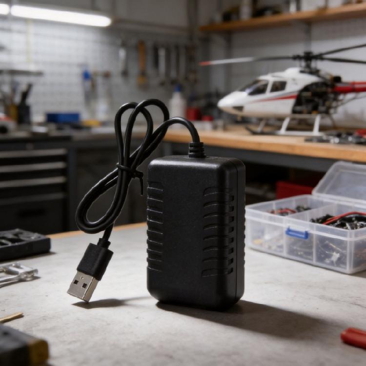 Компактное USB-зарядное устройство Li-аккумулятора 11,1 В 2 А с интеллектуальными защитами для быстрой подзарядки удаленных устройств