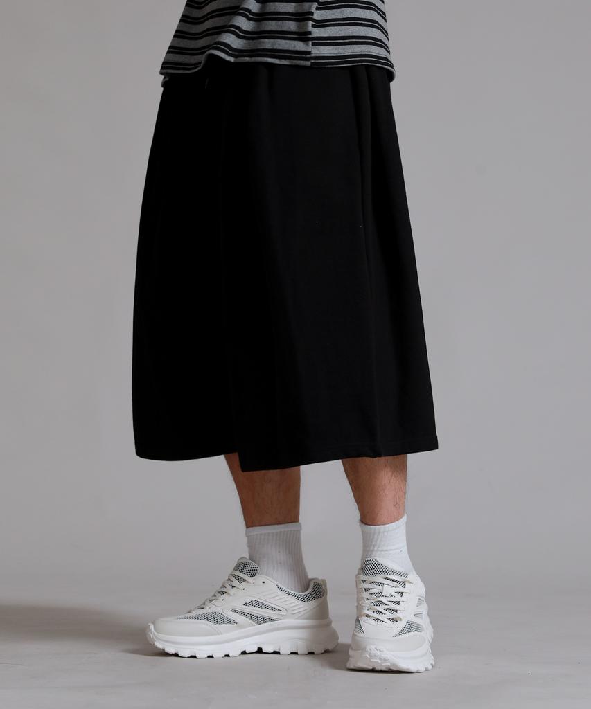 LIKE THE MOST Training Pintuck Autumn-Length Bermuda Shorts_Black