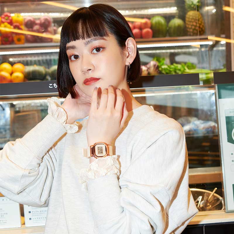 Casio Серия «Полностью металлические» Квадратный циферблат Цифровые Модные Простые Кварцевый механизм Ремешок из смолы Часы Женские Часы Розовые GM-S5600PG-4PR
