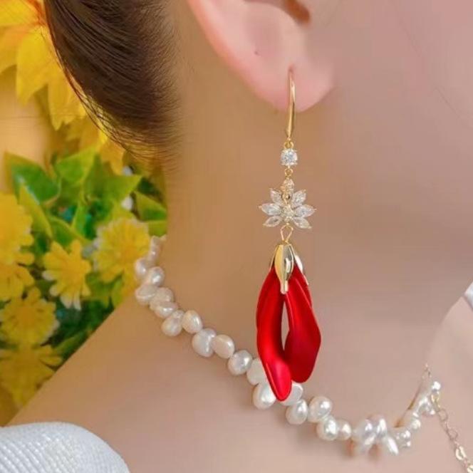 1 Pair of Ladies' Earrings Luxury Zircon Peacock Earrings French-Style Fringe Studs Lightly Luxurious Fashion Long Earrings