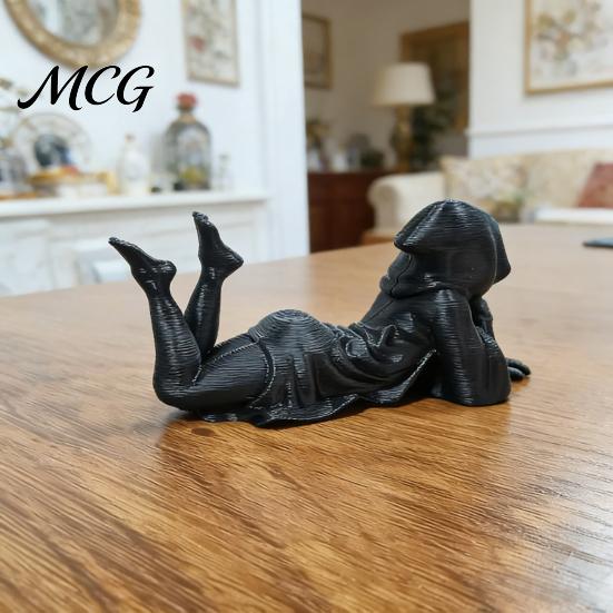 Desktop Art Ornament Hooded Laying Lady Reaper Figurine, 3D Printed Gothic Dark Fantasy Sculpture, Figurine Black Robed Women Collectible Statue